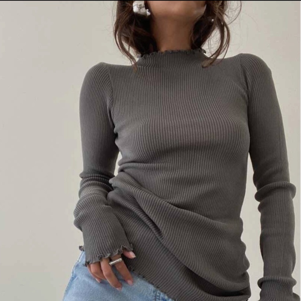 THIN RIB KNIT LONG SLEEVE SWEATER IN DARK GRAY